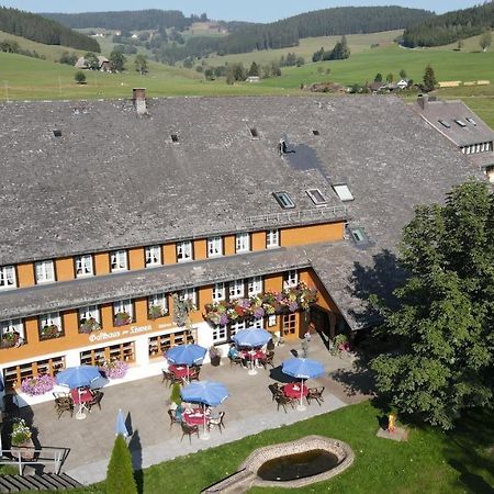 Hotel Zum Loewen - Unteres Wirtshaus Titisee-Neustadt Bagian luar foto